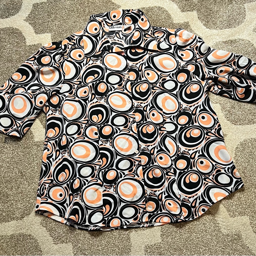women's Button Down Blouse Peach & Black size 1x Circle Pattern y2k Wild Pattern